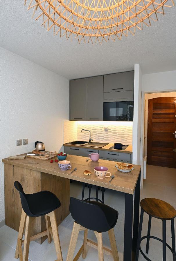 Charmant Studio 2A4 Pers Avec Jardin Et Place De Parking Situe A 5 Min A Pied De La Mer Бандоль Екстер'єр фото