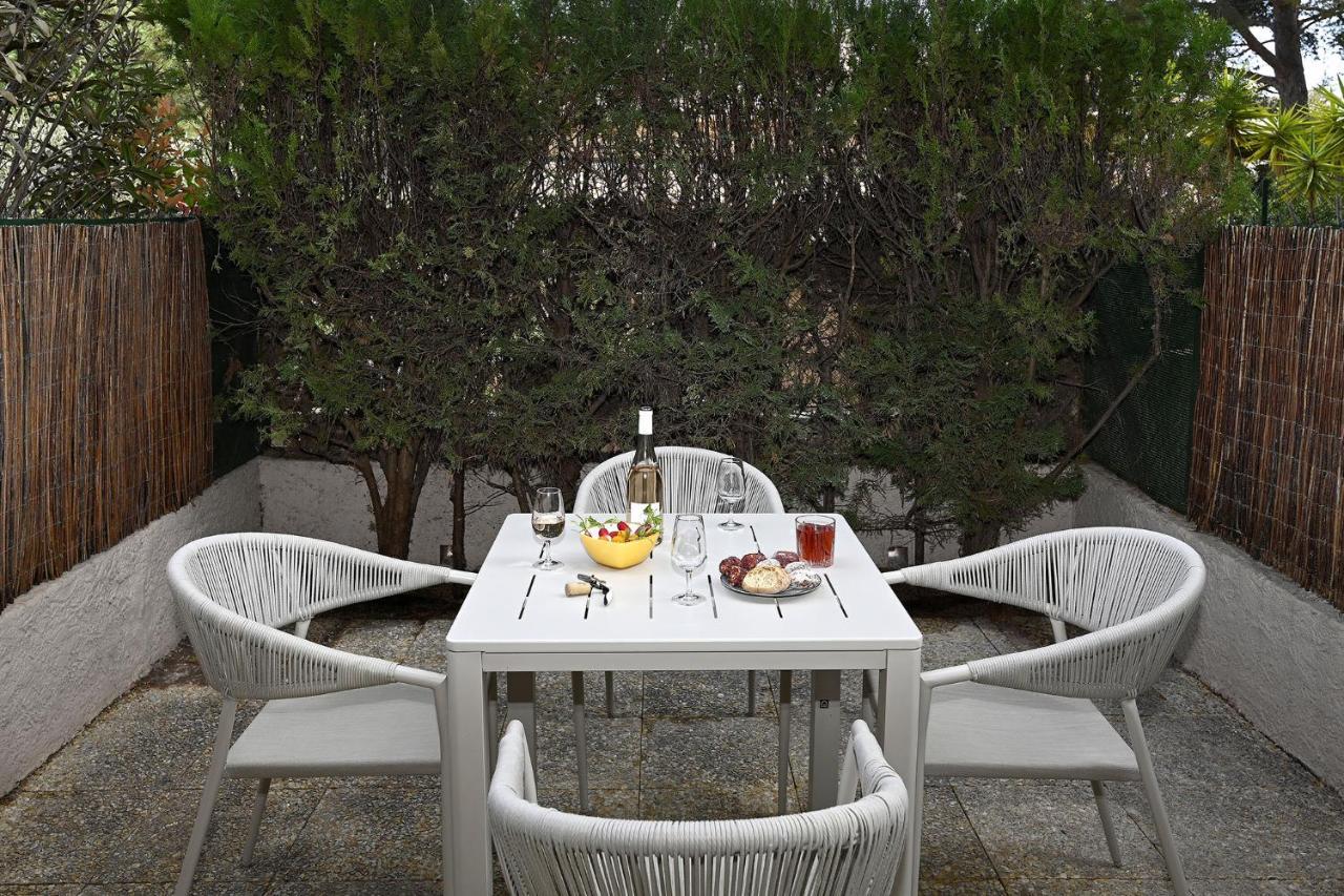 Charmant Studio 2A4 Pers Avec Jardin Et Place De Parking Situe A 5 Min A Pied De La Mer Бандоль Екстер'єр фото